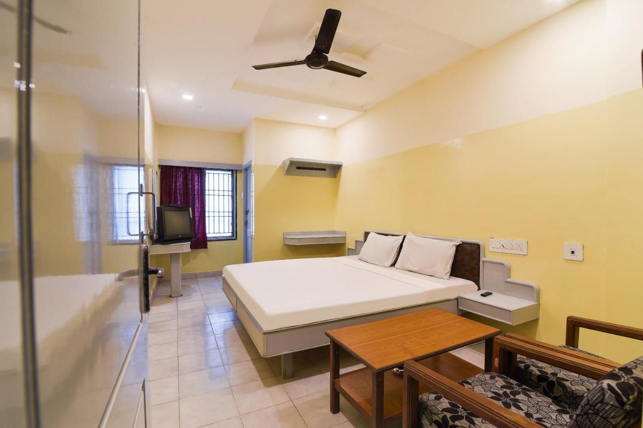 Spot On Karthik International Nellore Bagian luar foto